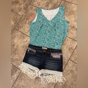 See photos for info super cute short set